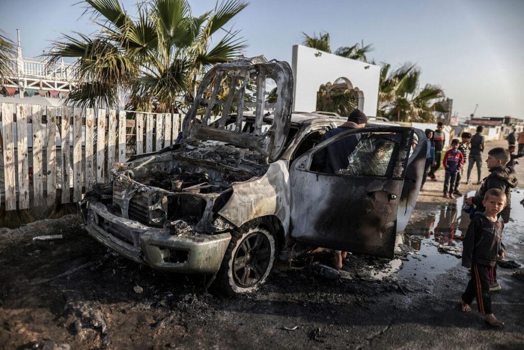 Gaza-Chefs-Burned-out-car